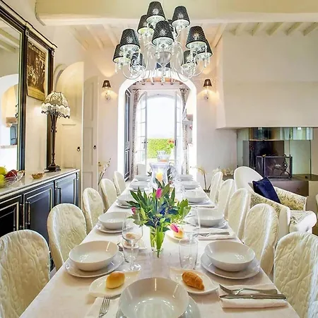 Vakantiehuis Spacious With Private Pool *