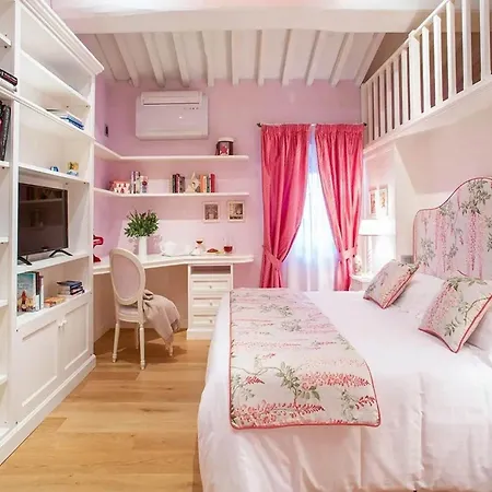 Vakantiehuis Spacious With Private Pool